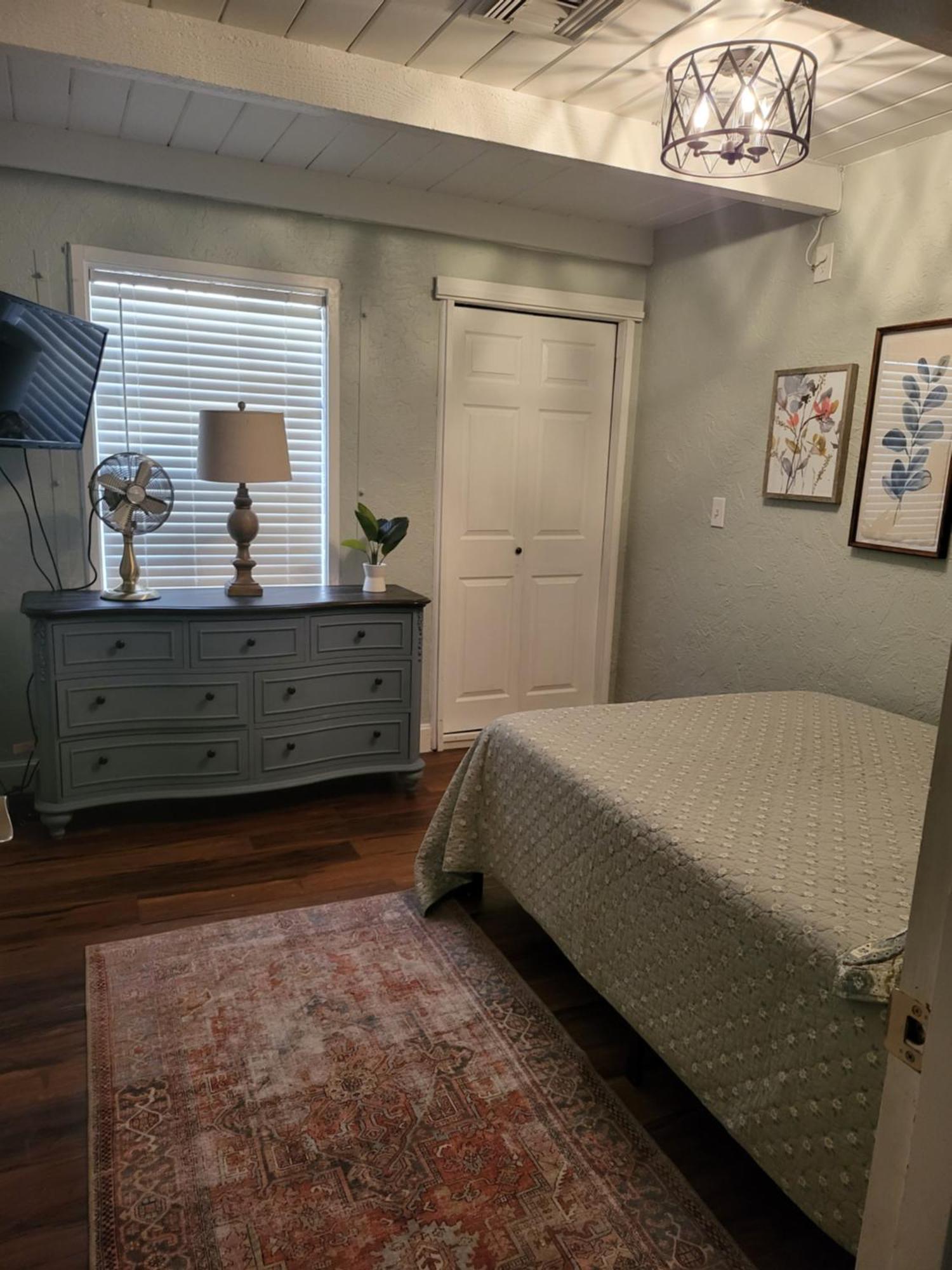 Smart Solution - Individual Private Bed-Pods In Gorgeous Shared Space - Women Only Dorm In Room 5 - Coed House - Full-Sized Mattresses In Individual Pods - With Built-In Private Storage - Gorgeous Shared Room - Affordable Luxury - Sparrow House Phoenix Luaran gambar